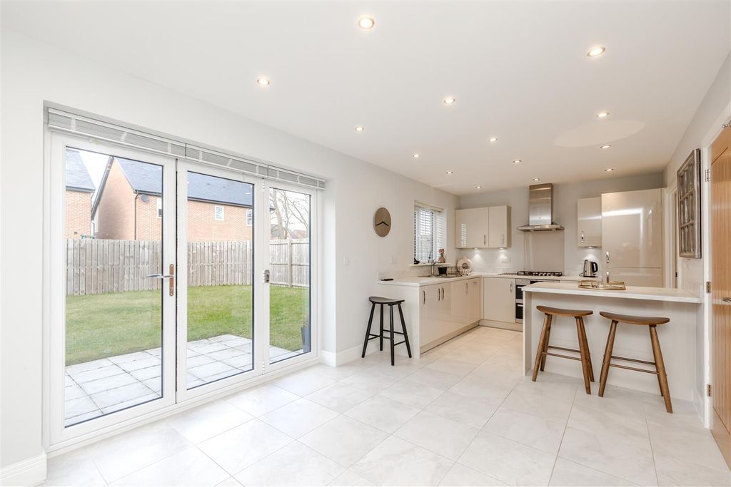 Property photo 2 of 19 Kitchen/Dining/Sitting