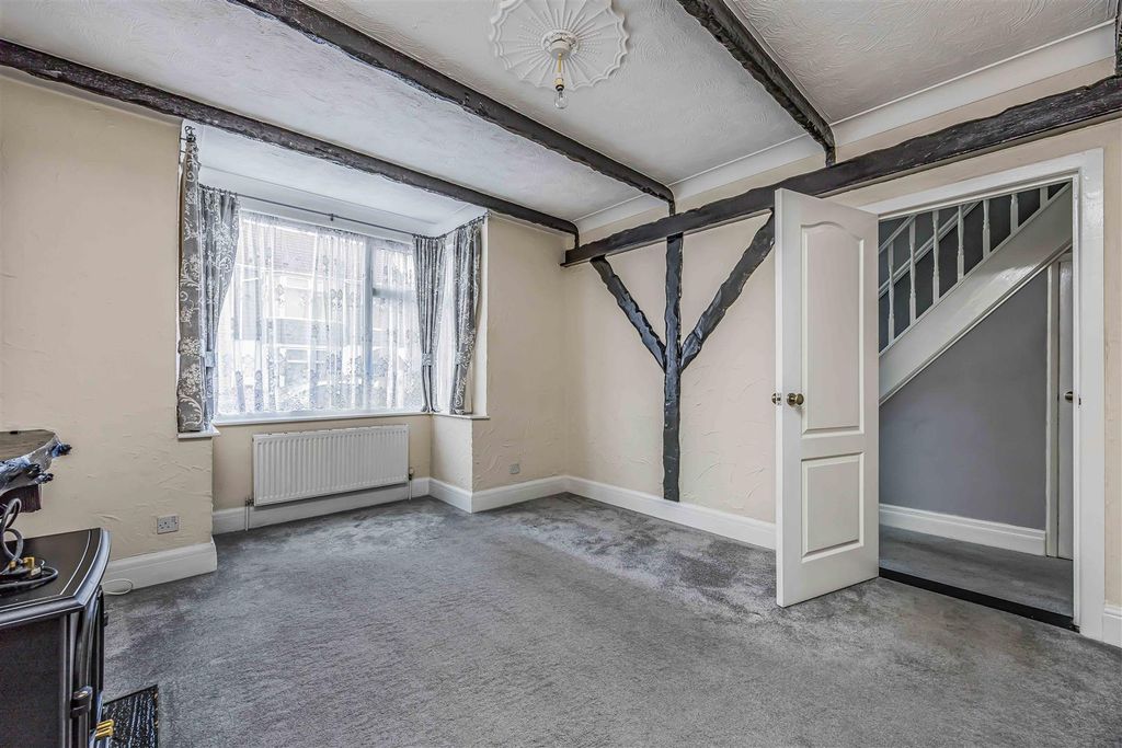 Property photo 3 of 22 17 Madeira Road, Hilsea-Small-Porticomarketing-Sol