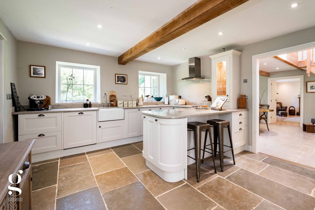 Property photo 3 of 42