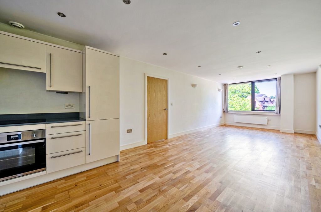 Property photo 3 of 14 1455392-10-69Fb09...