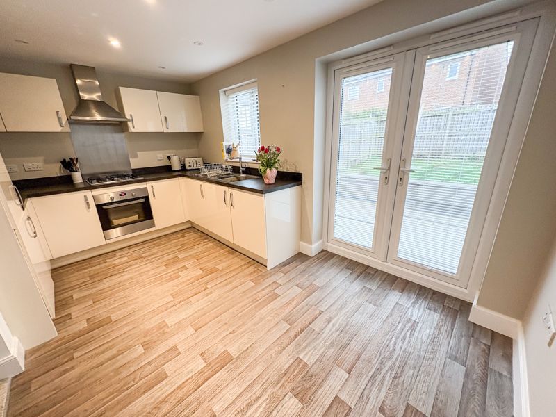 Property photo 3 of 10 Photo 8