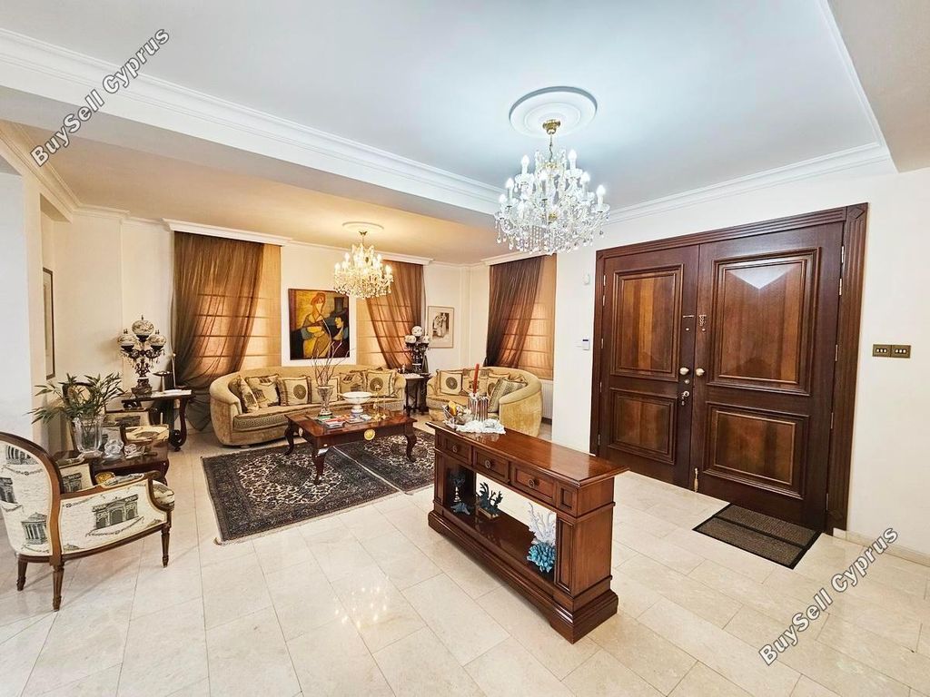 Property photo 3 of 93