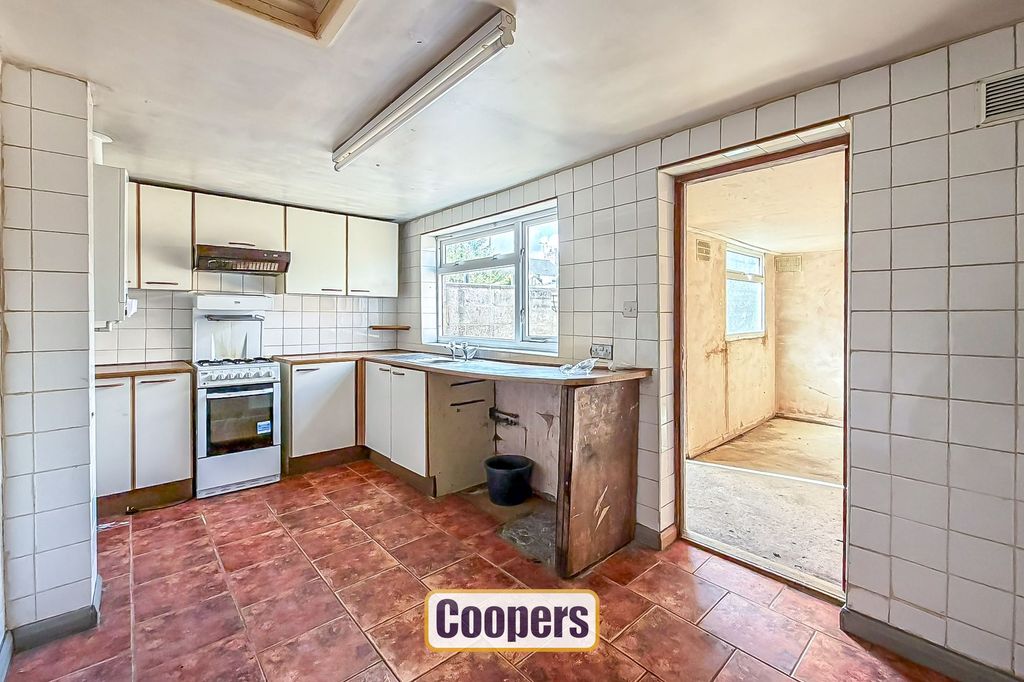 Property photo 3 of 11 Kitchen