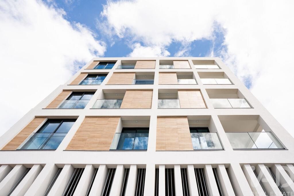 Property photo 2 of 27