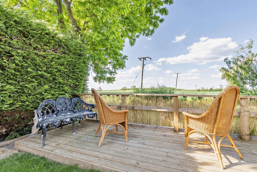 Property photo 3 of 17 8647675-Exterior03-800.Jpg
