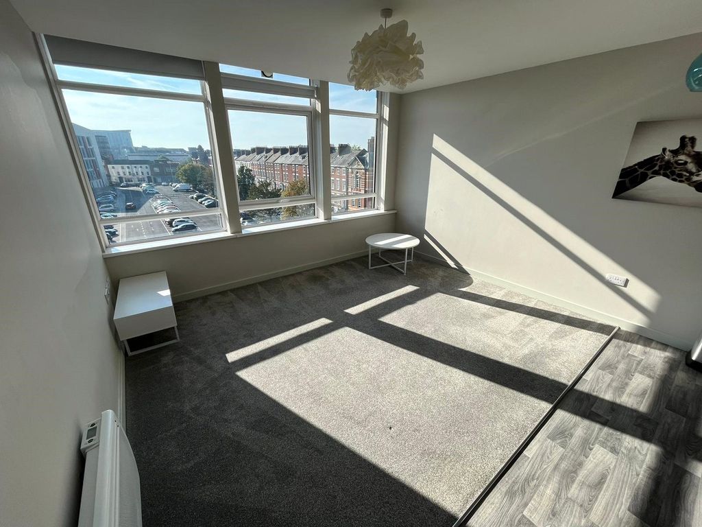 Property photo 1 of 5 Lounge