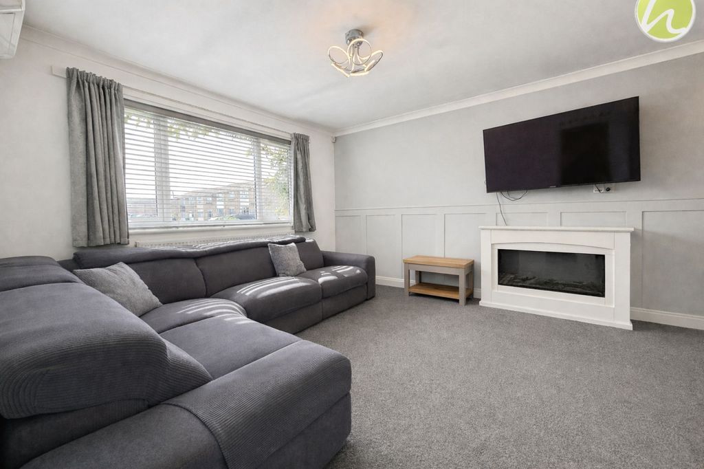 Property photo 2 of 24