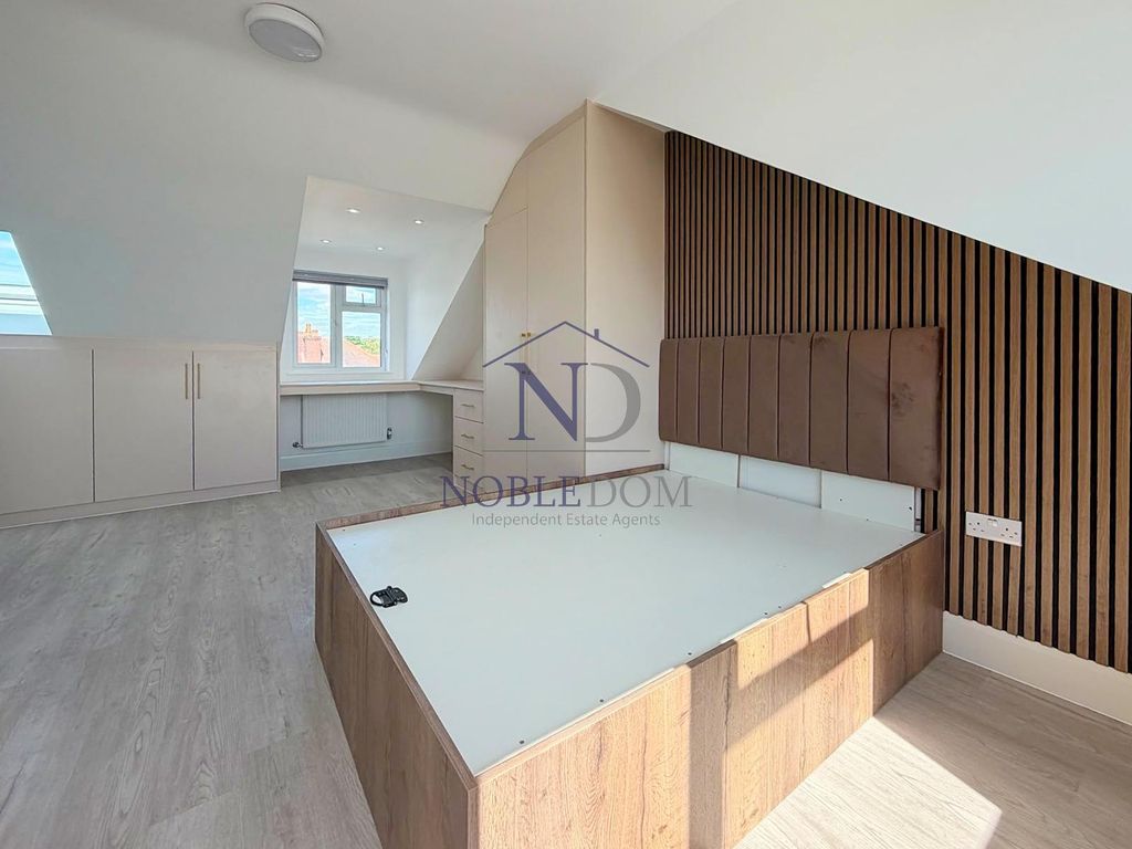Property photo 1 of 6 Two Bedroom Split-Level Flat In Feltham