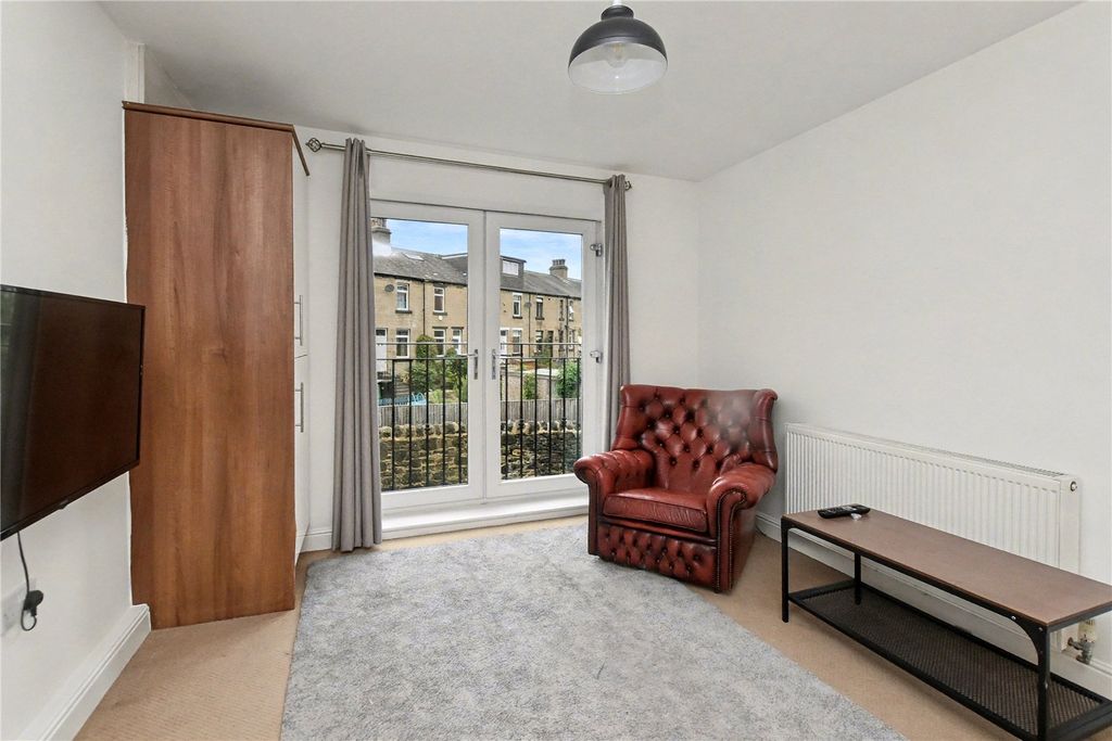 Property photo 3 of 8 Lounge