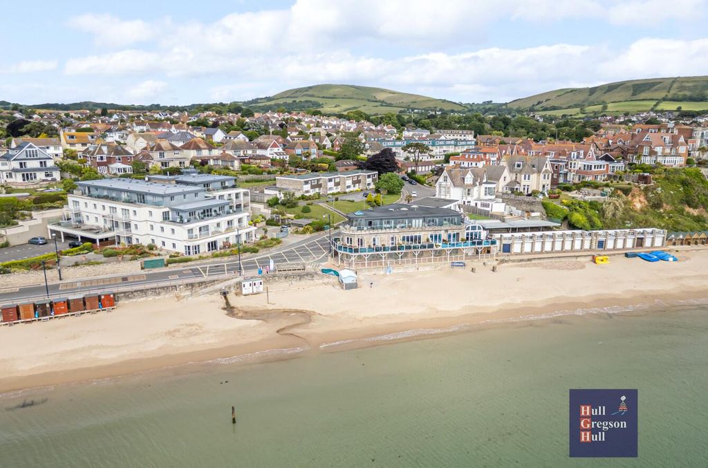 Property photo 3 of 17 95F8468c-9149-40B6-Ace1-B5c408591613.Jpg