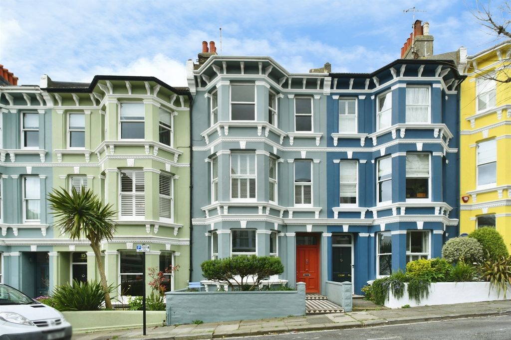 Property photo 1 of 20