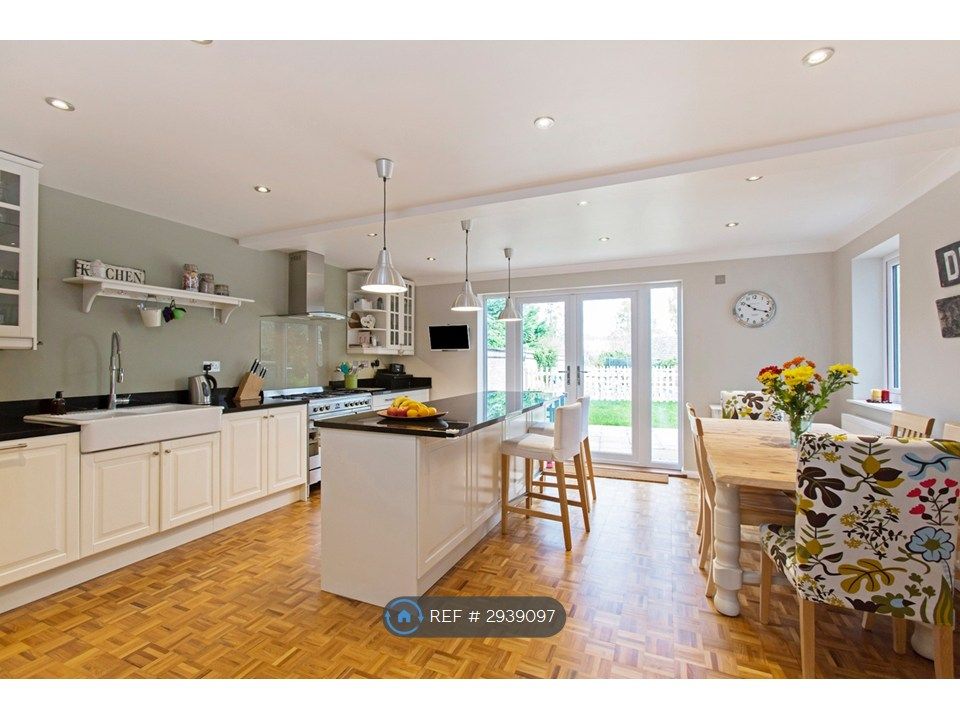 Property photo 3 of 9 Kitchen