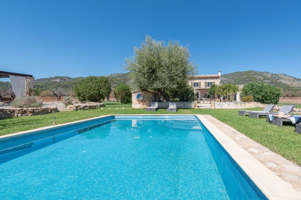 Property photo 3 of 20 Swimming Pool (1)