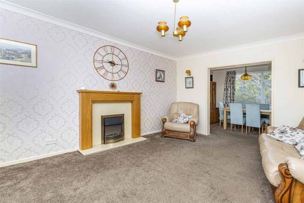 Property photo 3 of 30 Living Room