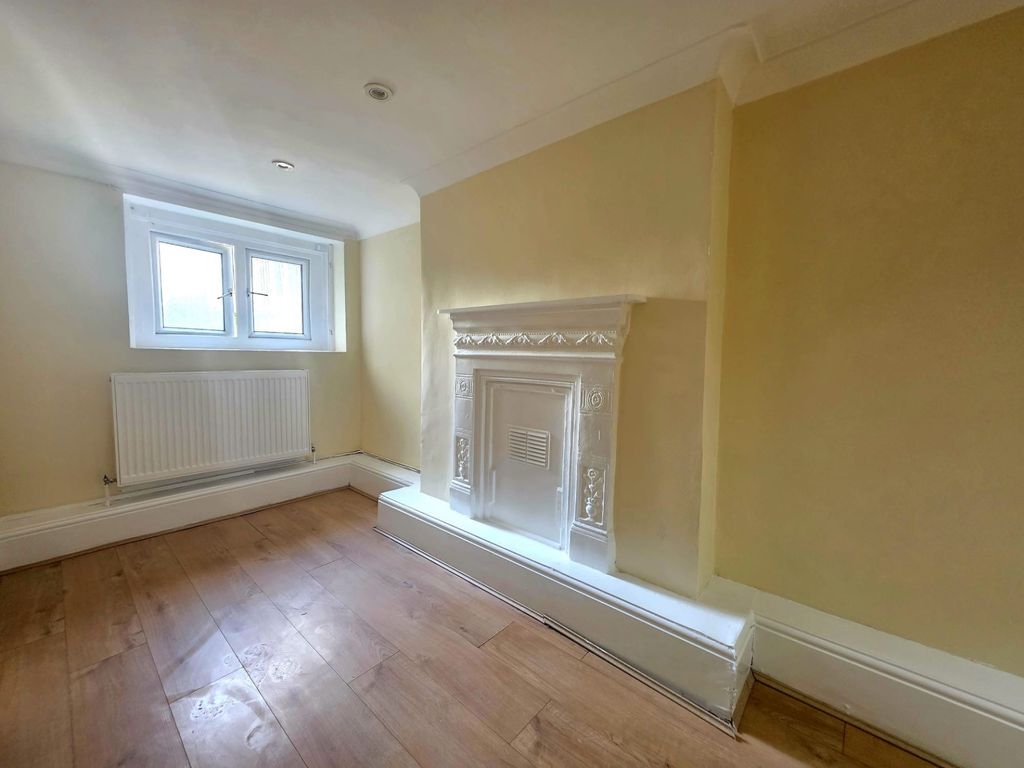 Property photo 3 of 10 Photo 7