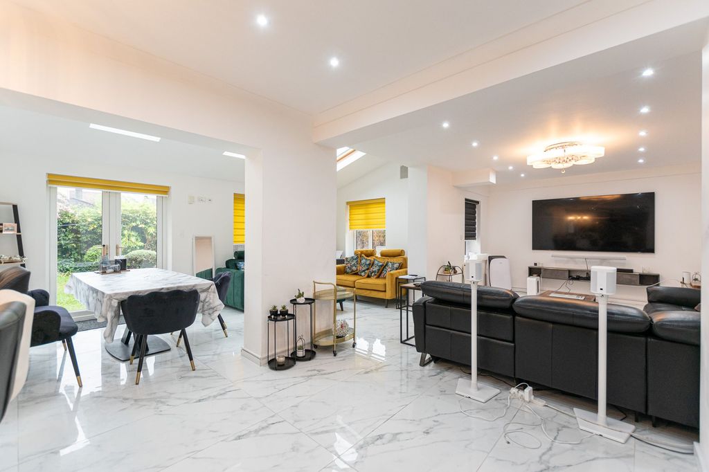 Property photo 3 of 21