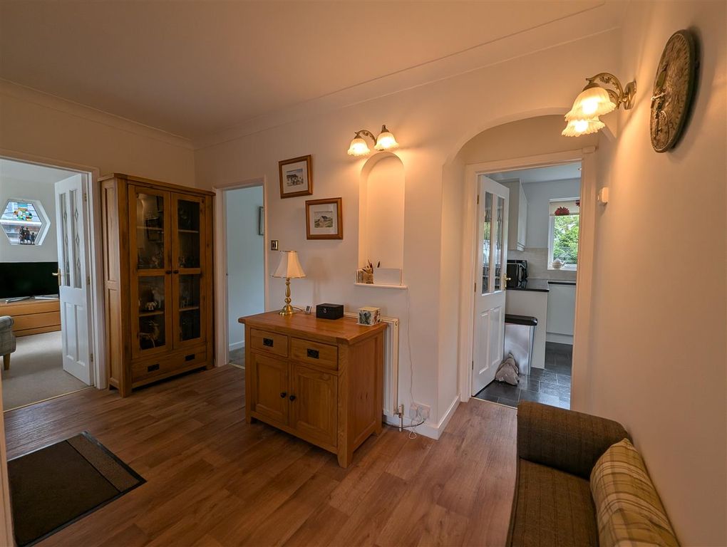 Property photo 3 of 16 Entrance Hall