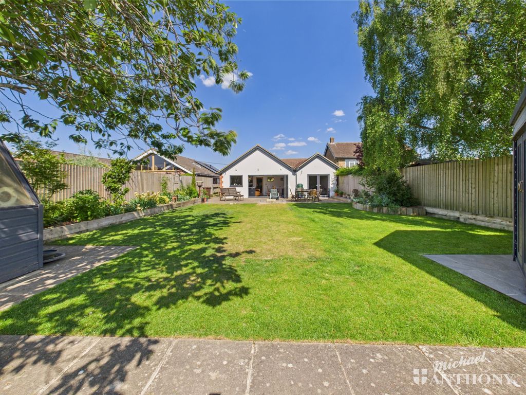 Property photo 3 of 27 Cam03852G0-Pr0277-Still027