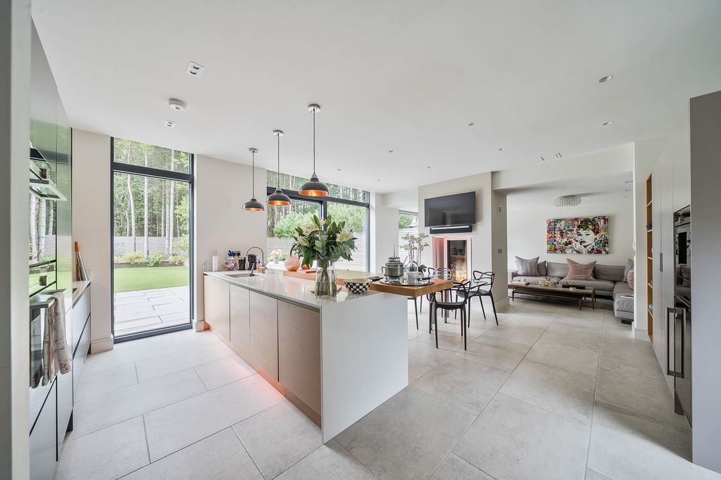 Property photo 2 of 21