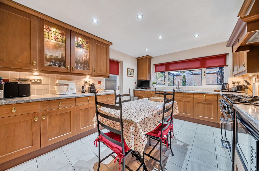 Property photo 2 of 16 1375215-9-6908d77...