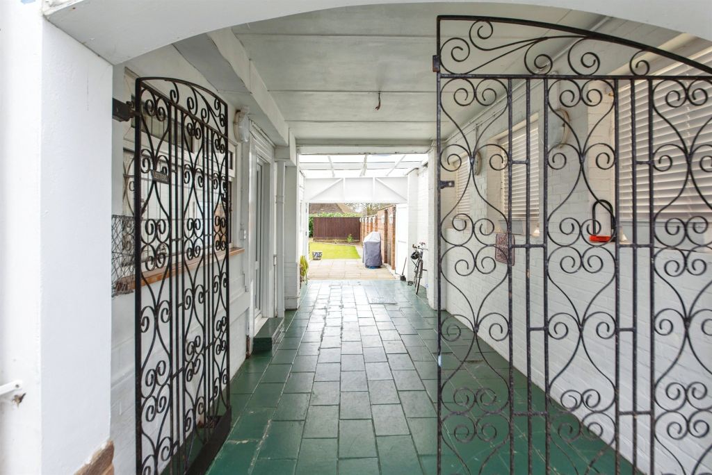 Property photo 2 of 27