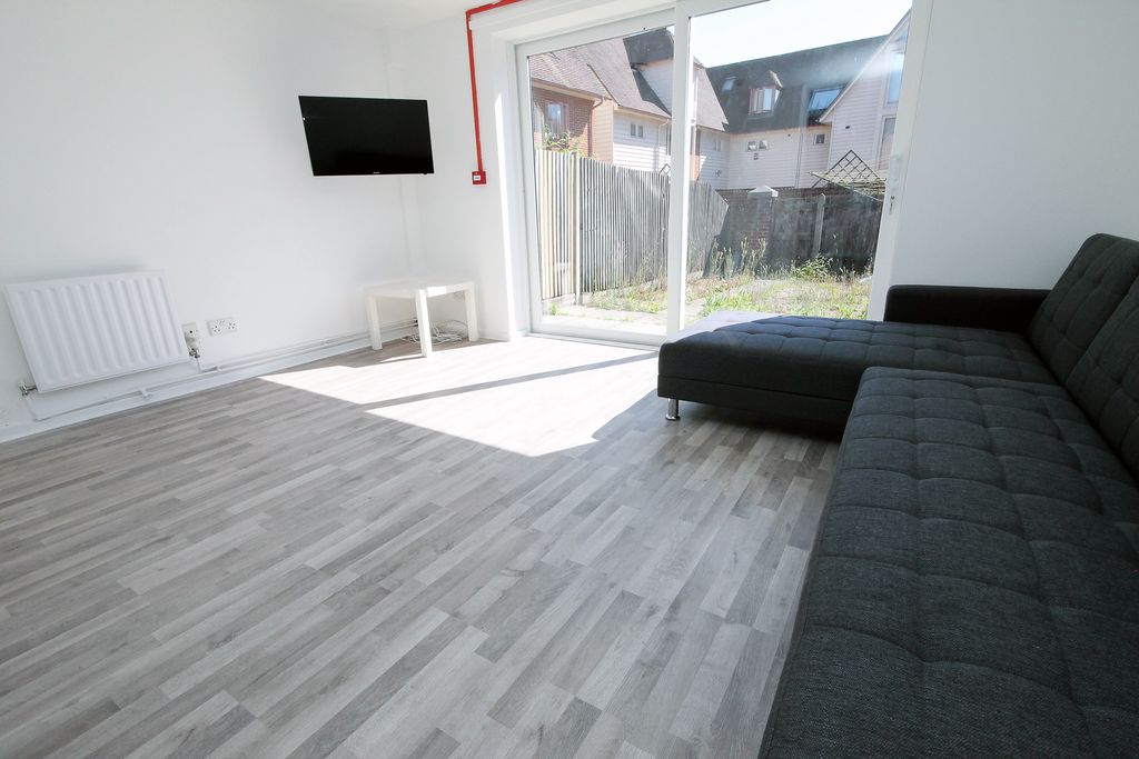 Property photo 2 of 9 Lounge