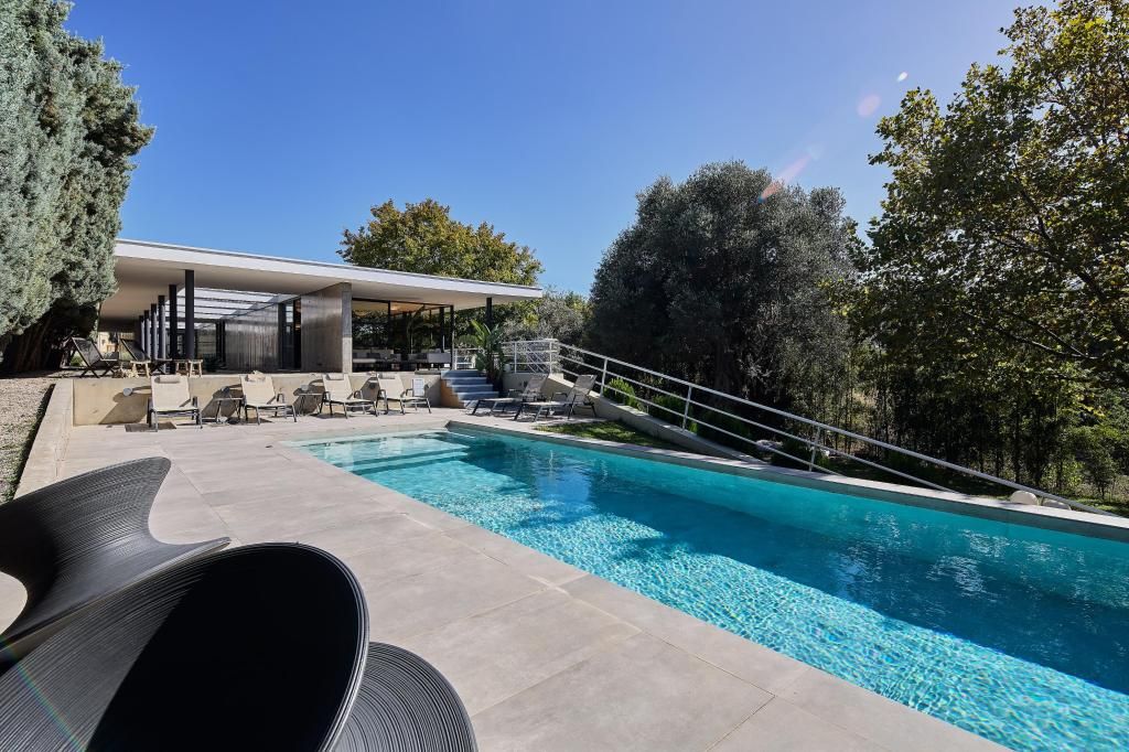 Property photo 1 of 33