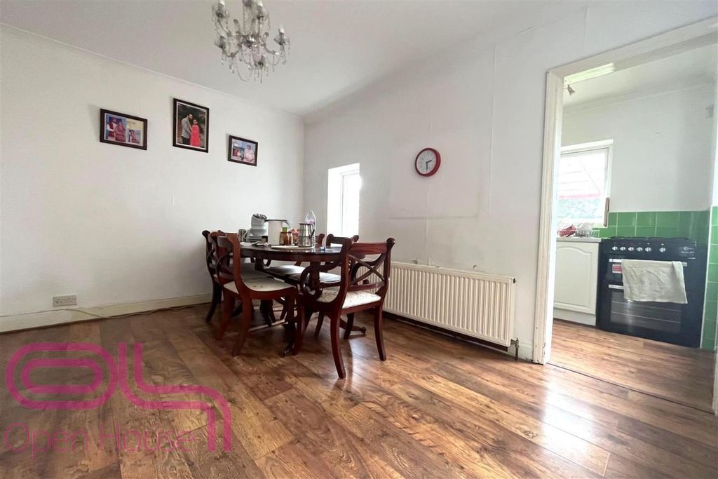 Property photo 3 of 7 Sunbury Road - Dining Room 1Of2.Jpg