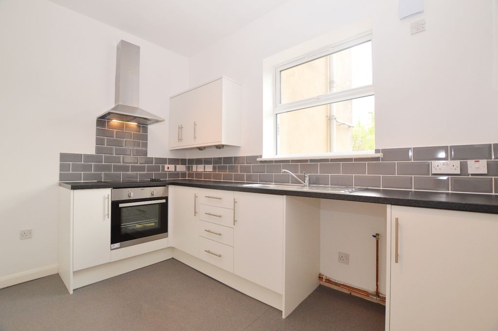 Property photo 3 of 14 Kitchen