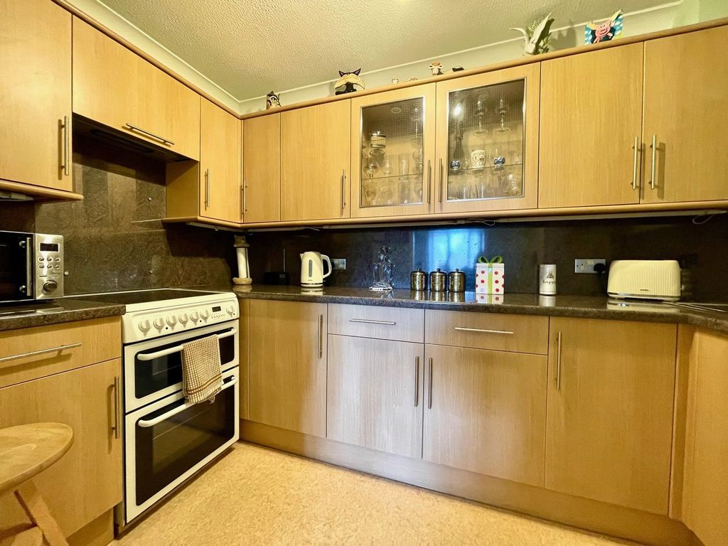 Property photo 3 of 11