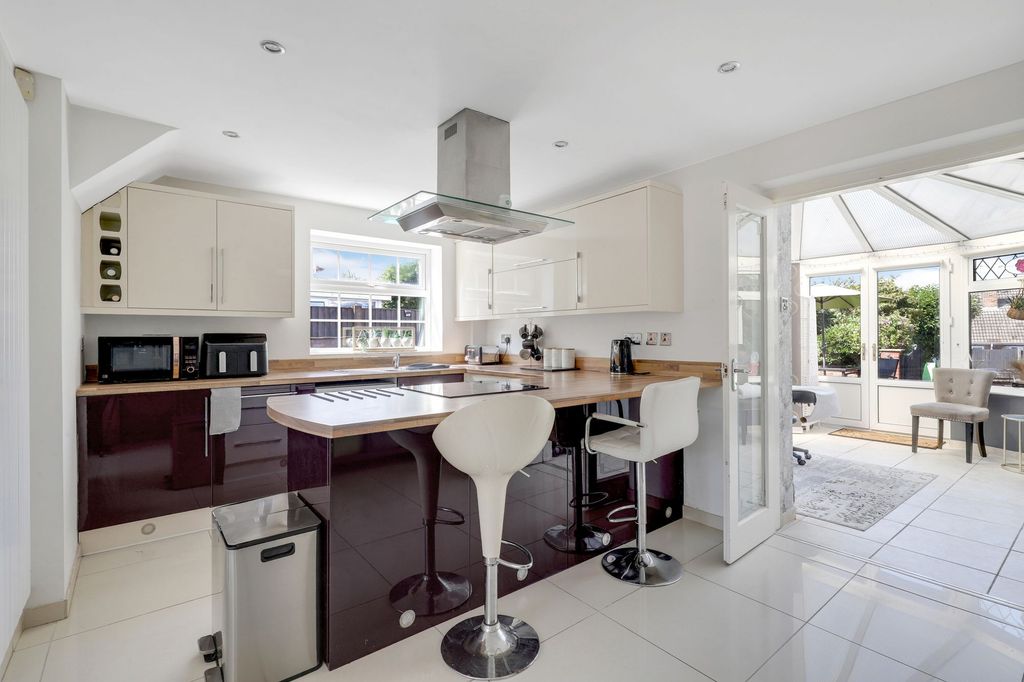 Property photo 2 of 16