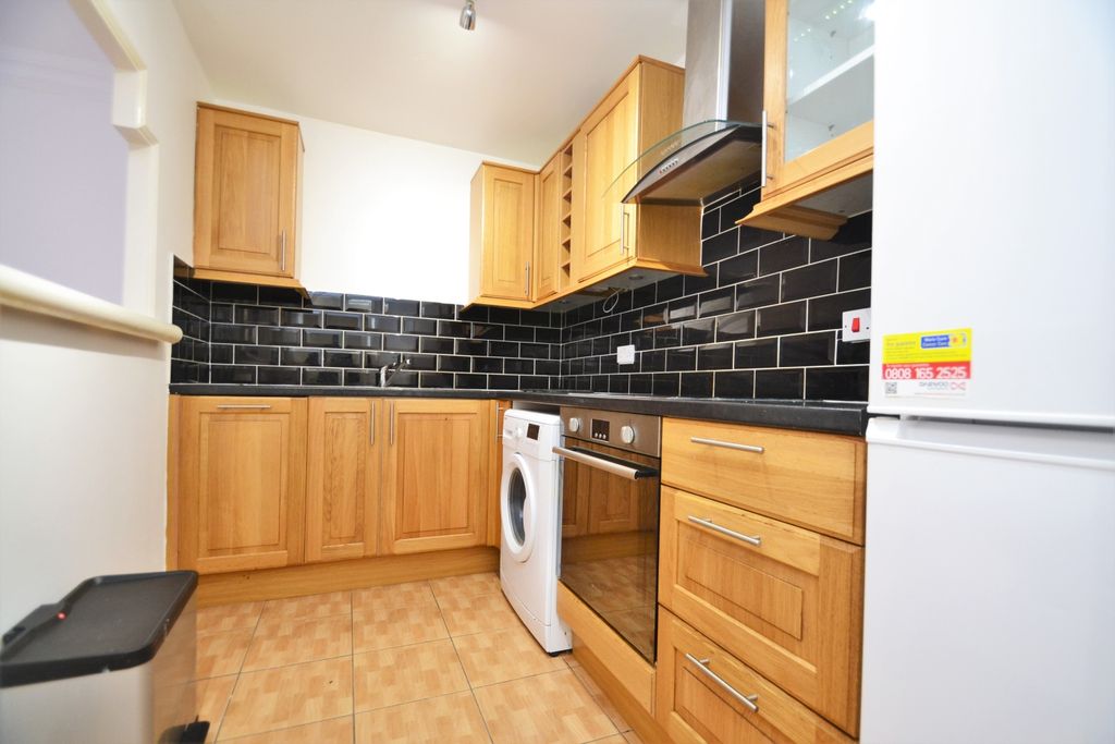 Property photo 2 of 8 Kitchen