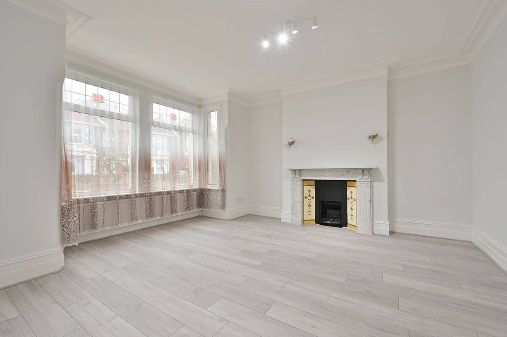 Property photo 2 of 26