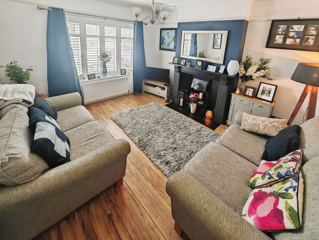 Property photo 1 of 22 Living Room