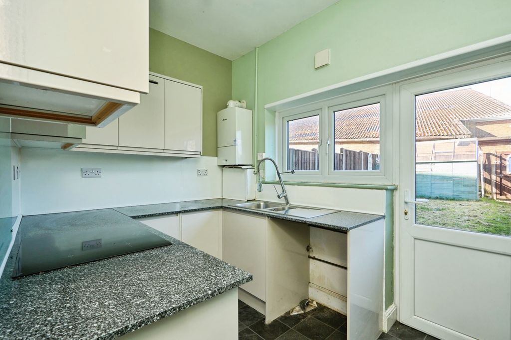 Property photo 3 of 16 Kitchen