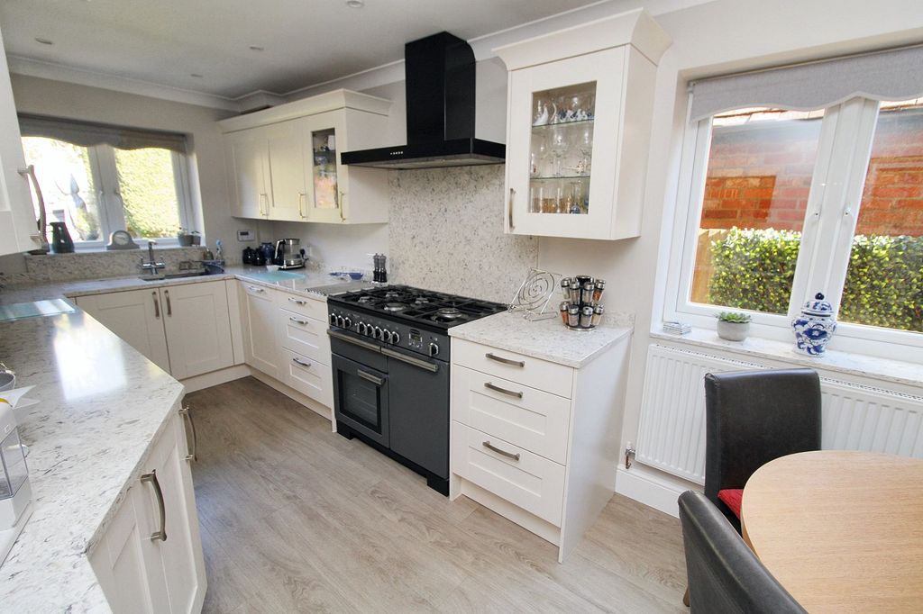 Property photo 3 of 19 Photo 8