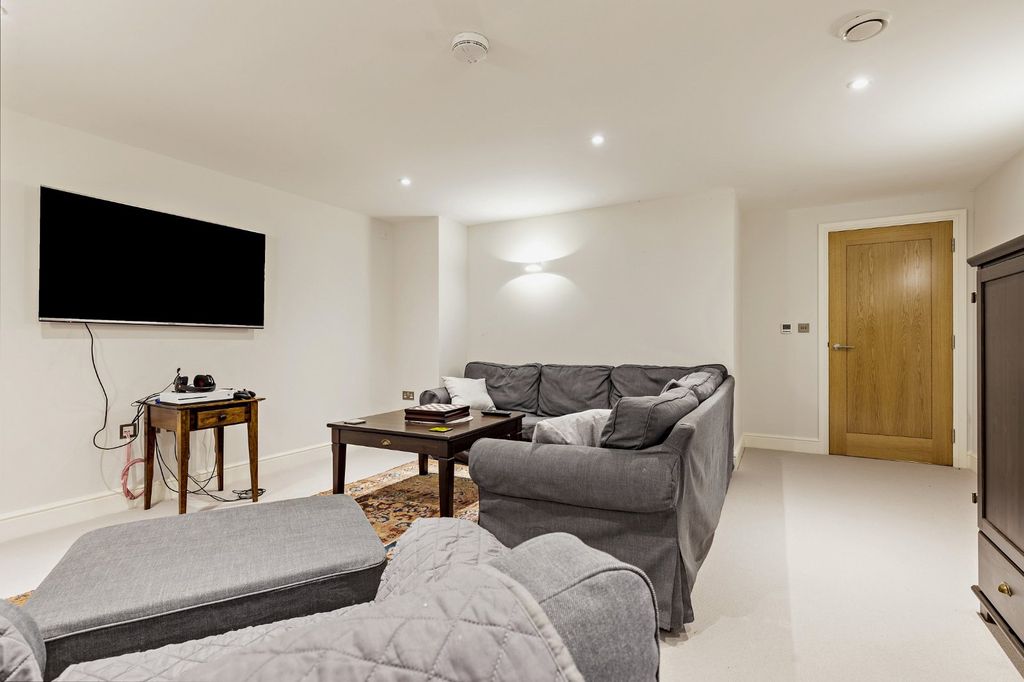 Additional image 19 of 5 bed detached house for saleThe Shires, Littlewick Green, Berkshire SL6