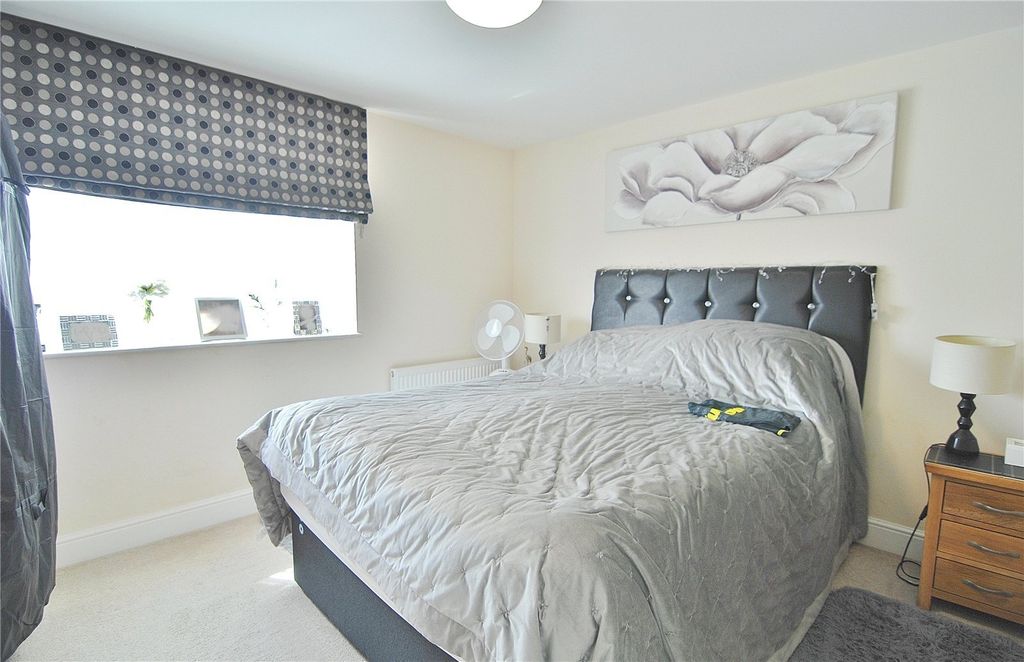 Property photo 2 of 12 Picture No. 18