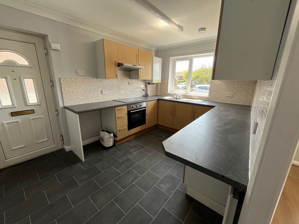Property photo 2 of 10 Kitchen