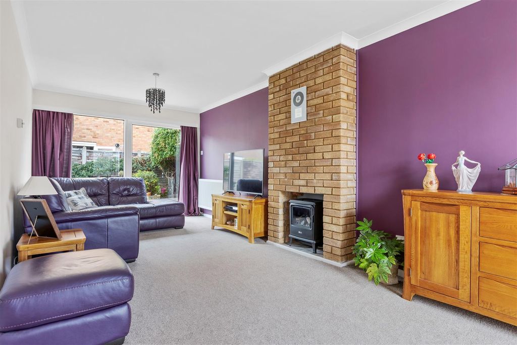 Property photo 2 of 26 Lounge