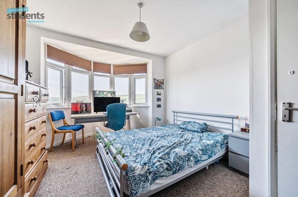 Property photo 2 of 12 71373E19-7345-42d...