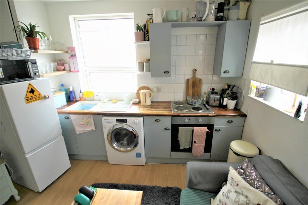 Property photo 3 of 5