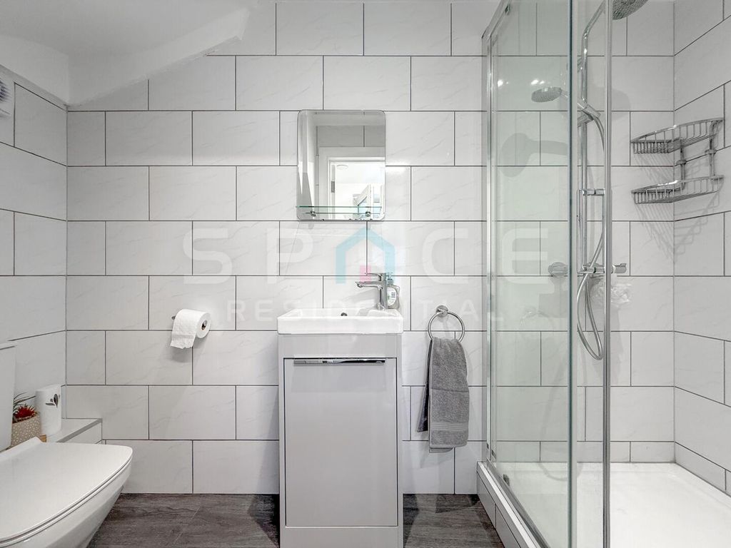 Property photo 3 of 7 Bathroom