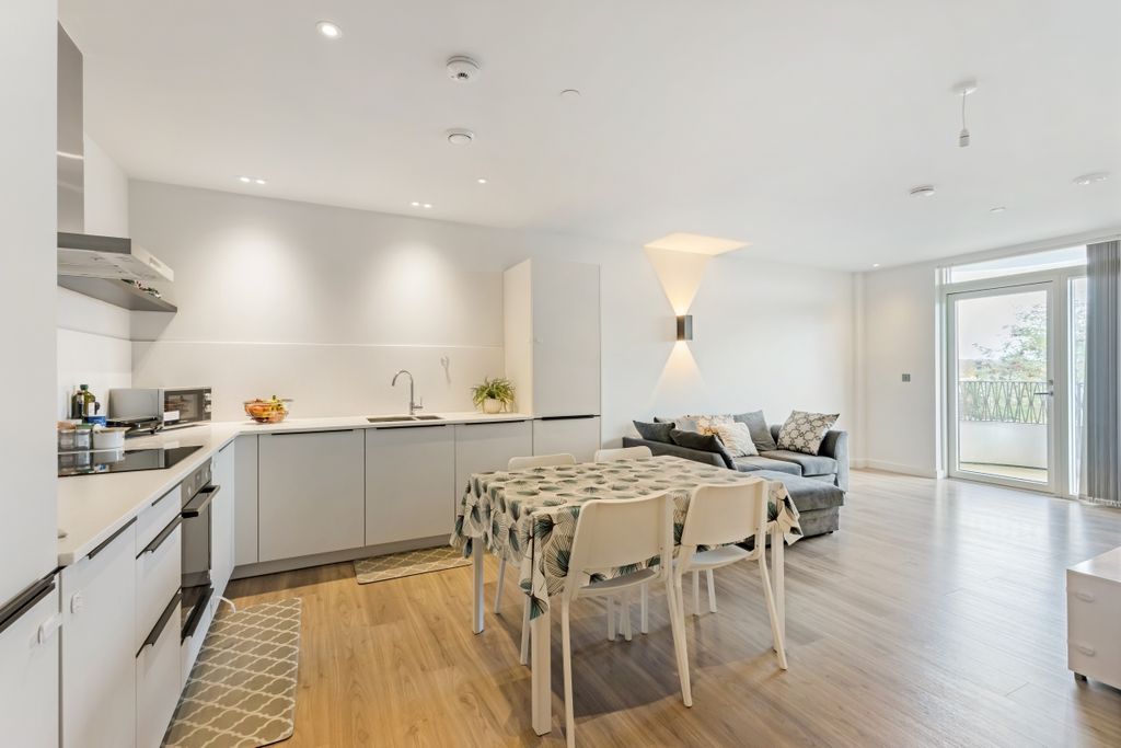 Property photo 2 of 20