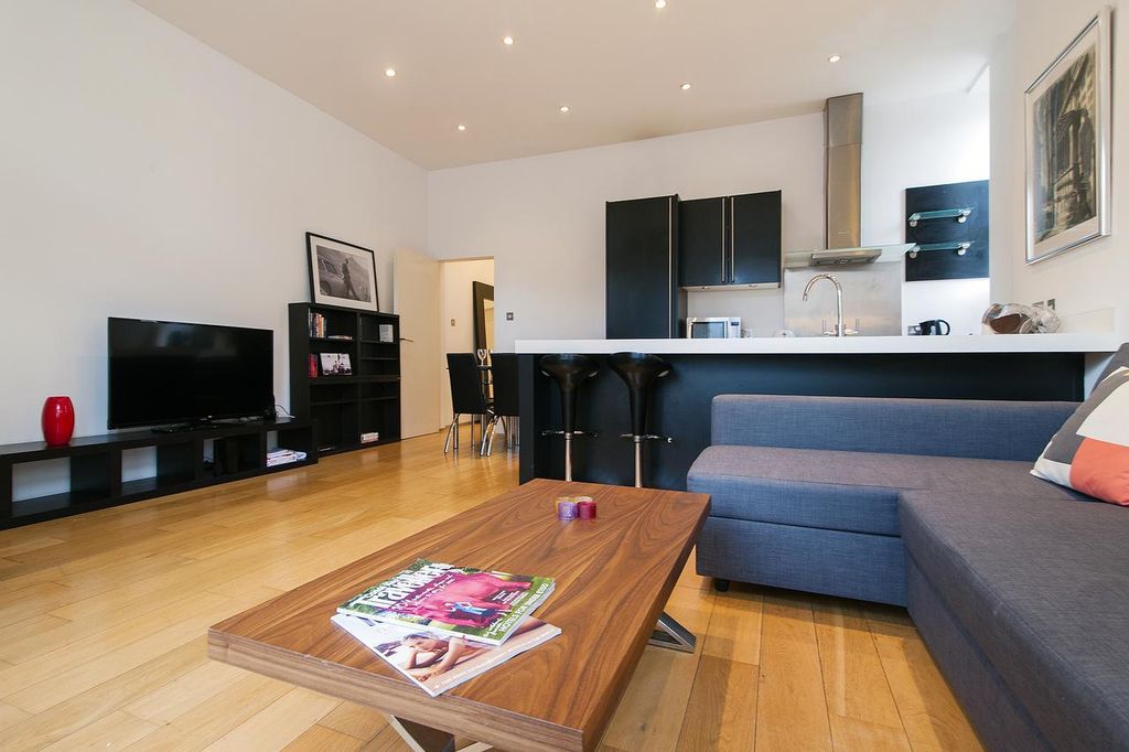 Property photo 3 of 12 Living Room