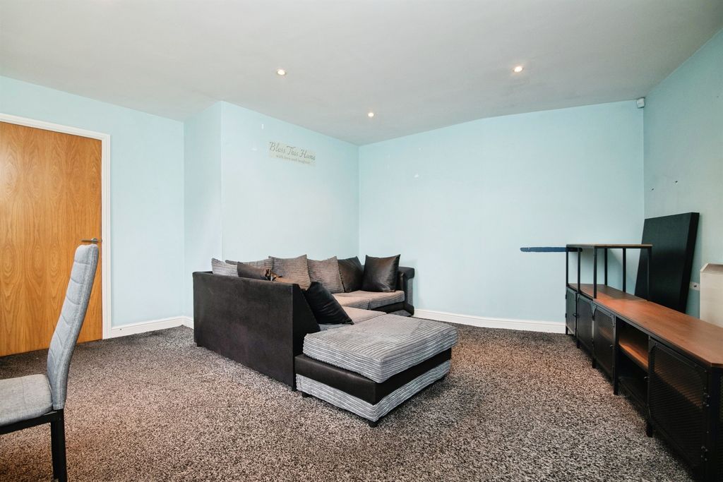 Property photo 3 of 13