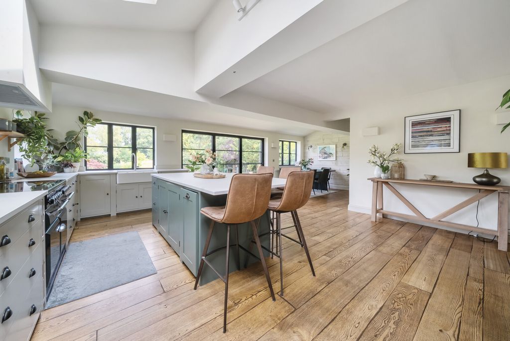 Property photo 3 of 34 1310286-51-684c67...