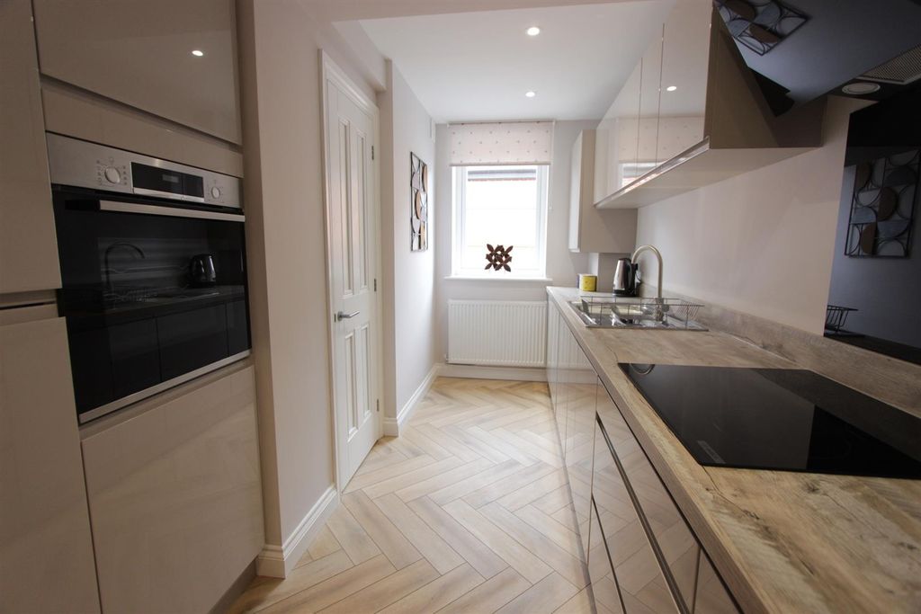 Property photo 3 of 12 Kitchen.Jpg