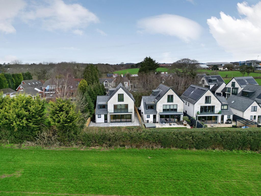 Property photo 2 of 24 Image