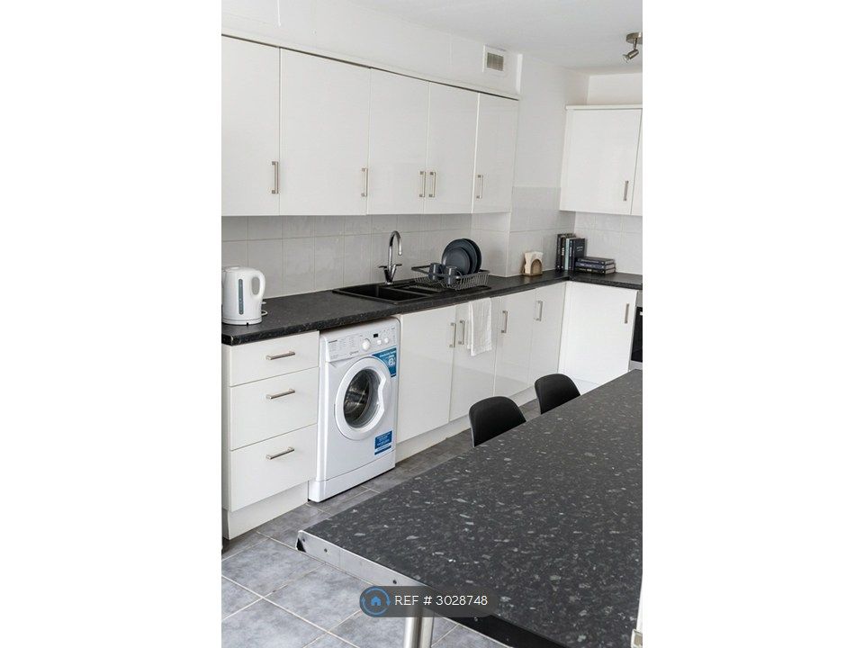 Property photo 1 of 2
